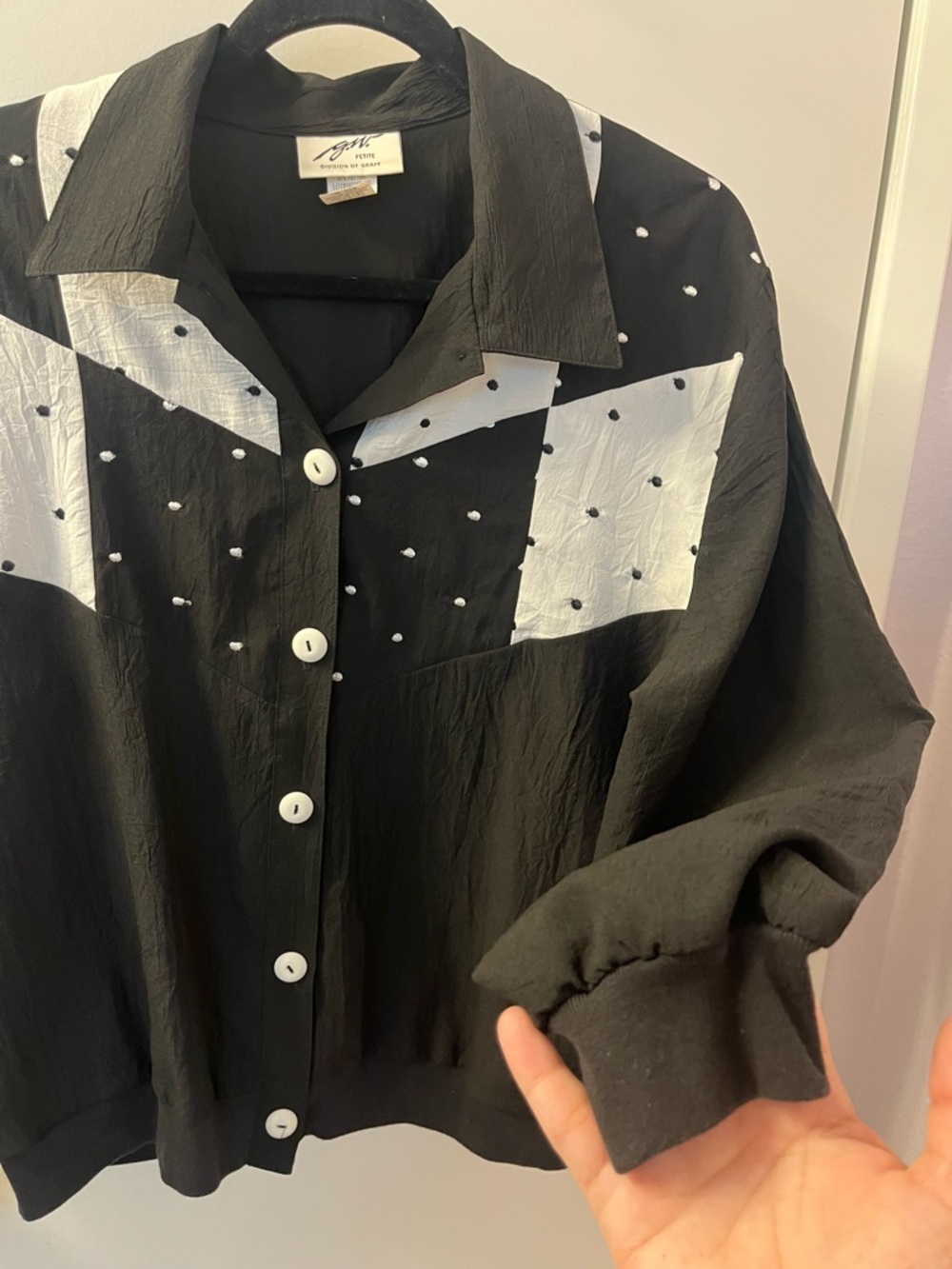 Vintage G.W. Petite Black & White Patterned Button-Front Blouse W/Shoulder pads - Picture 5 of 9